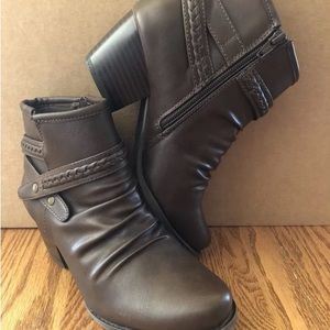 BareTrap Boots